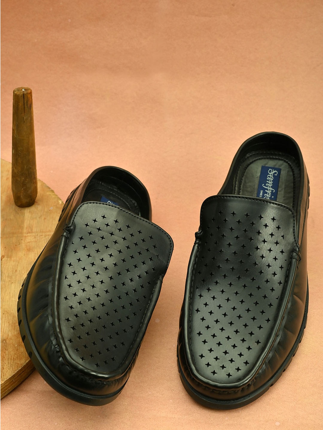 

San Frissco Men Black Perforations Loafers