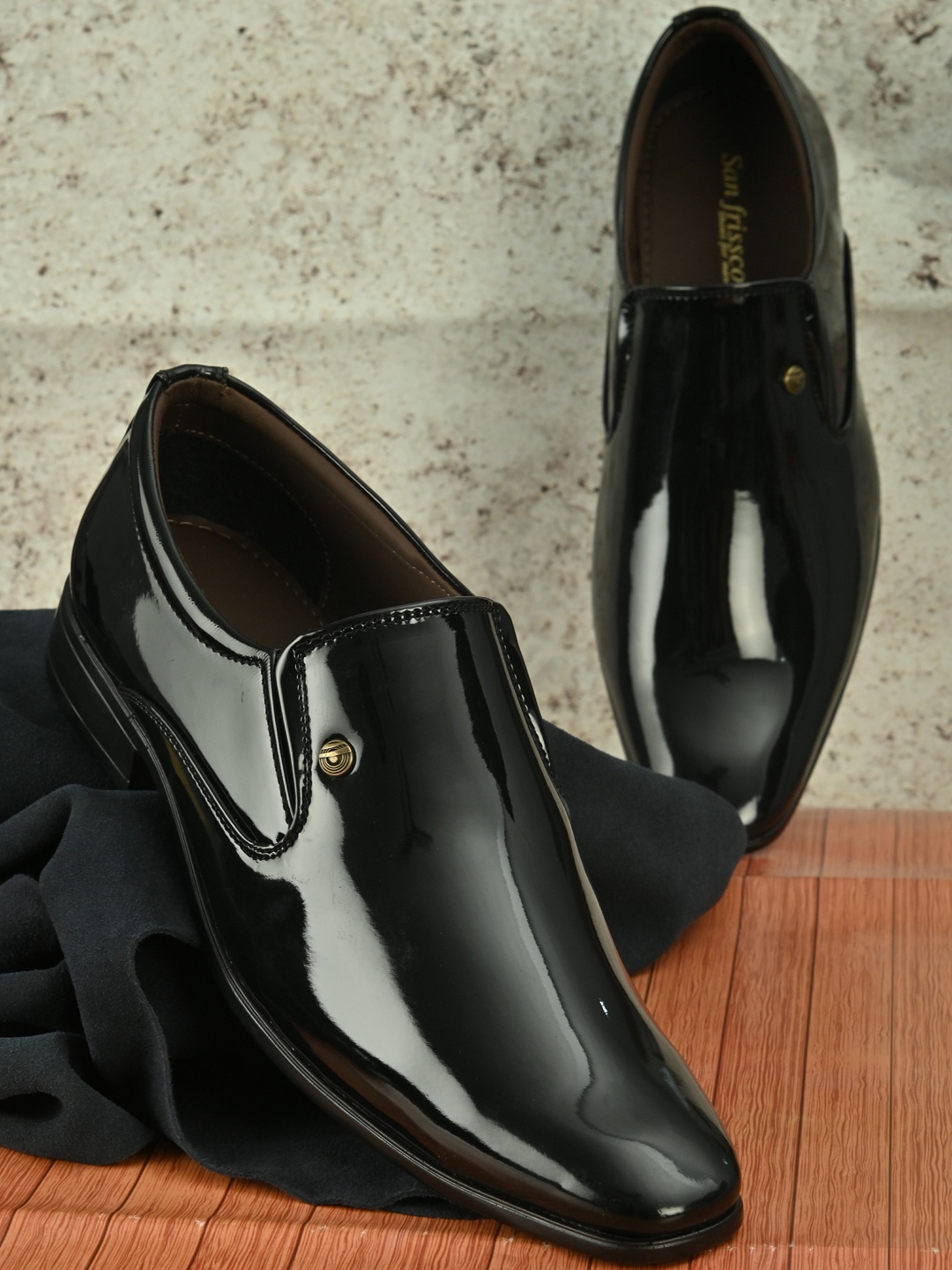 

San Frissco Men Black Loafers