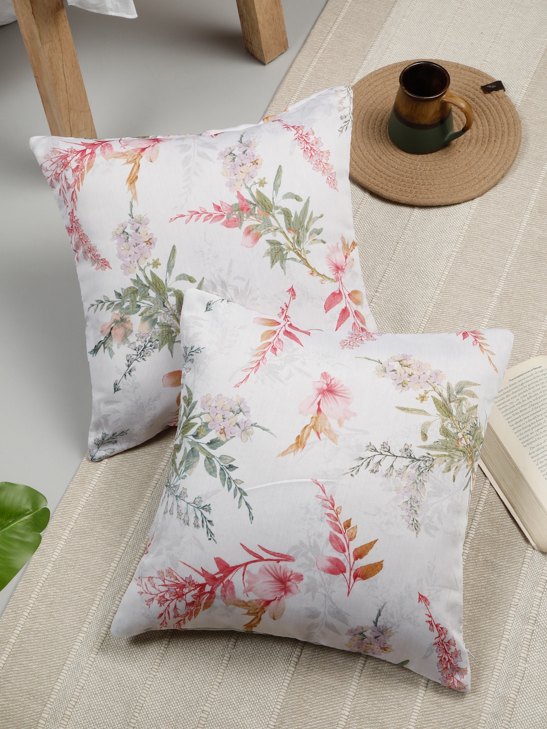 

ROSARA HOME White & Green Set of 2 Floral Square Cushion Covers