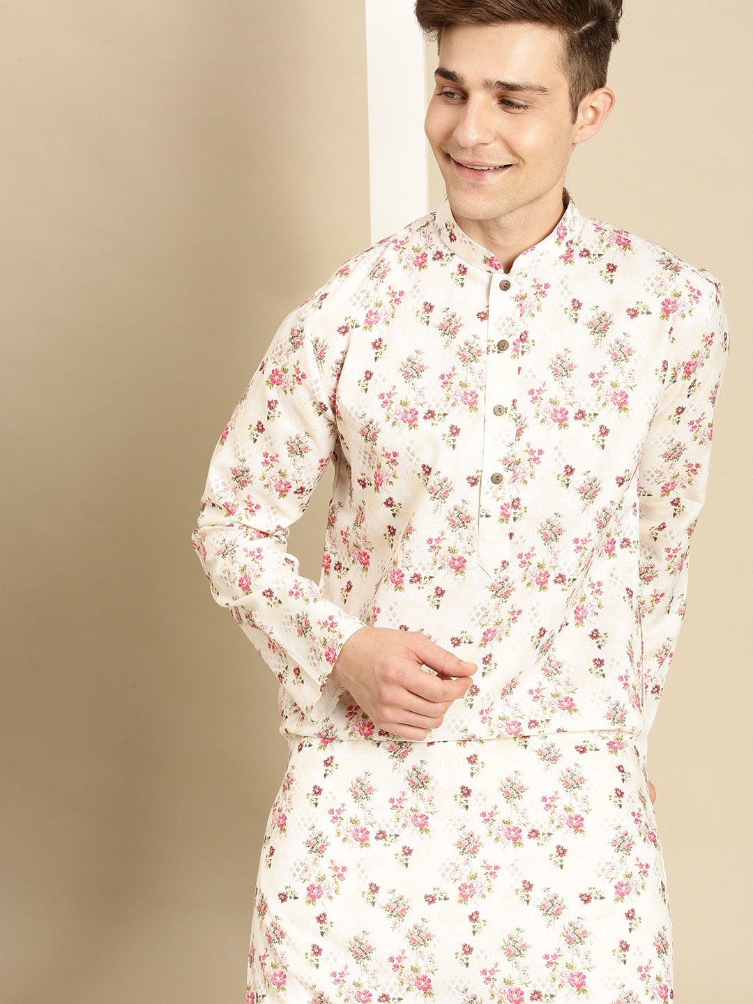 

Sanwara Men Cream-Coloured & Off-White Floral Printed Kurta with Trousers