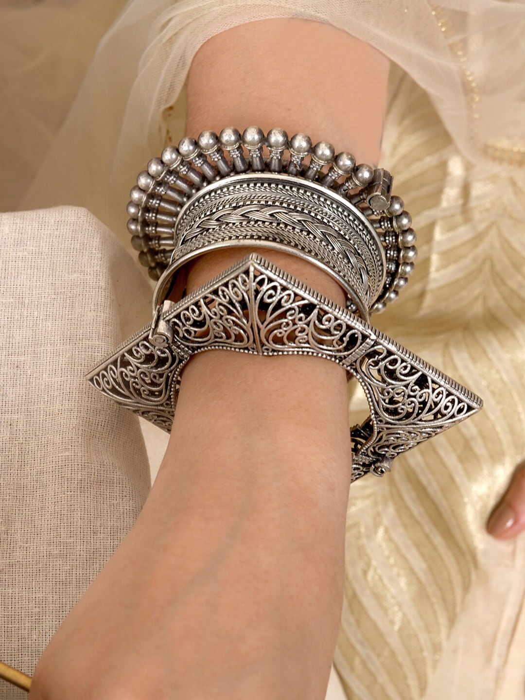 

TEEJH Women Silver-Toned Brass Oxidised Silver-Plated Bangle-Style Bracelet