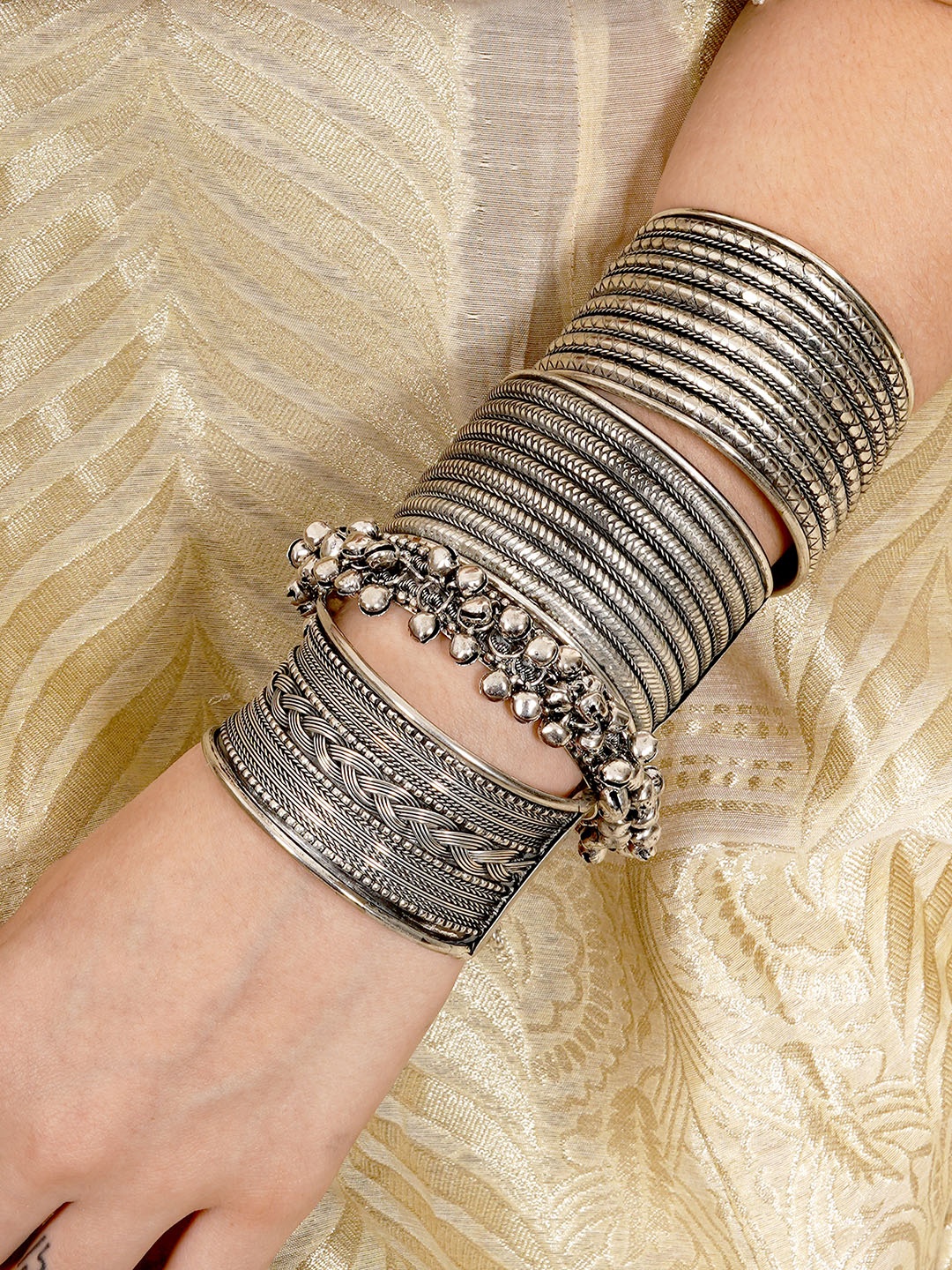 

TEEJH Set Of 4 Women Silver-Toned Brass Oxidised Silver-Plated Wraparound Bracelet