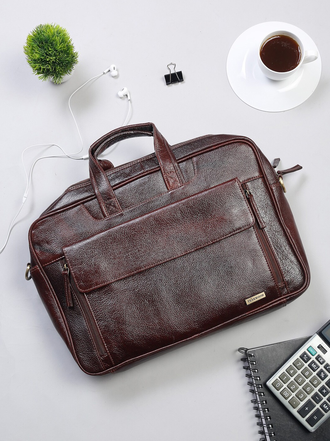 

Teakwood Leathers Unisex Brown Textured Leather Laptop Bag