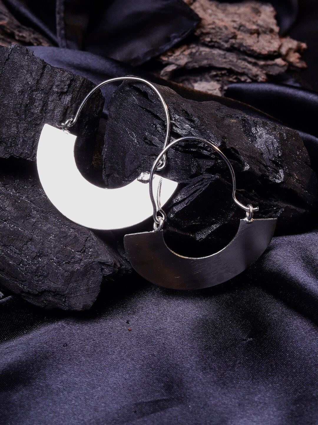 

DIVA WALK Silver-Toned Contemporary Hoop Earrings