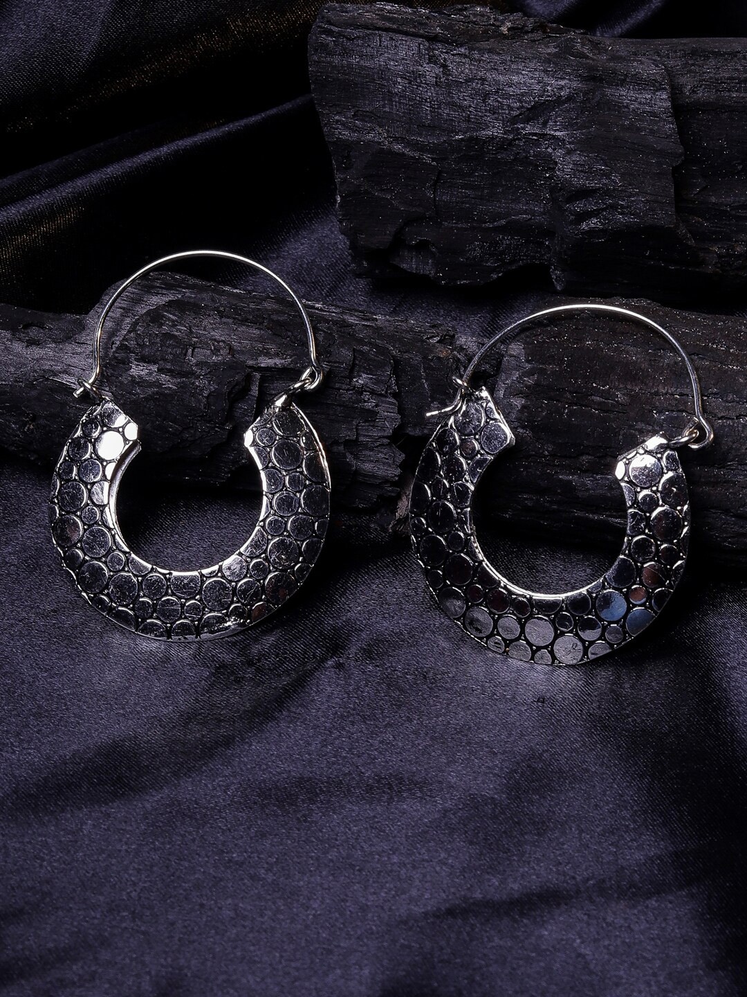 

DIVA WALK Silver-Toned Contemporary Hoop Earrings