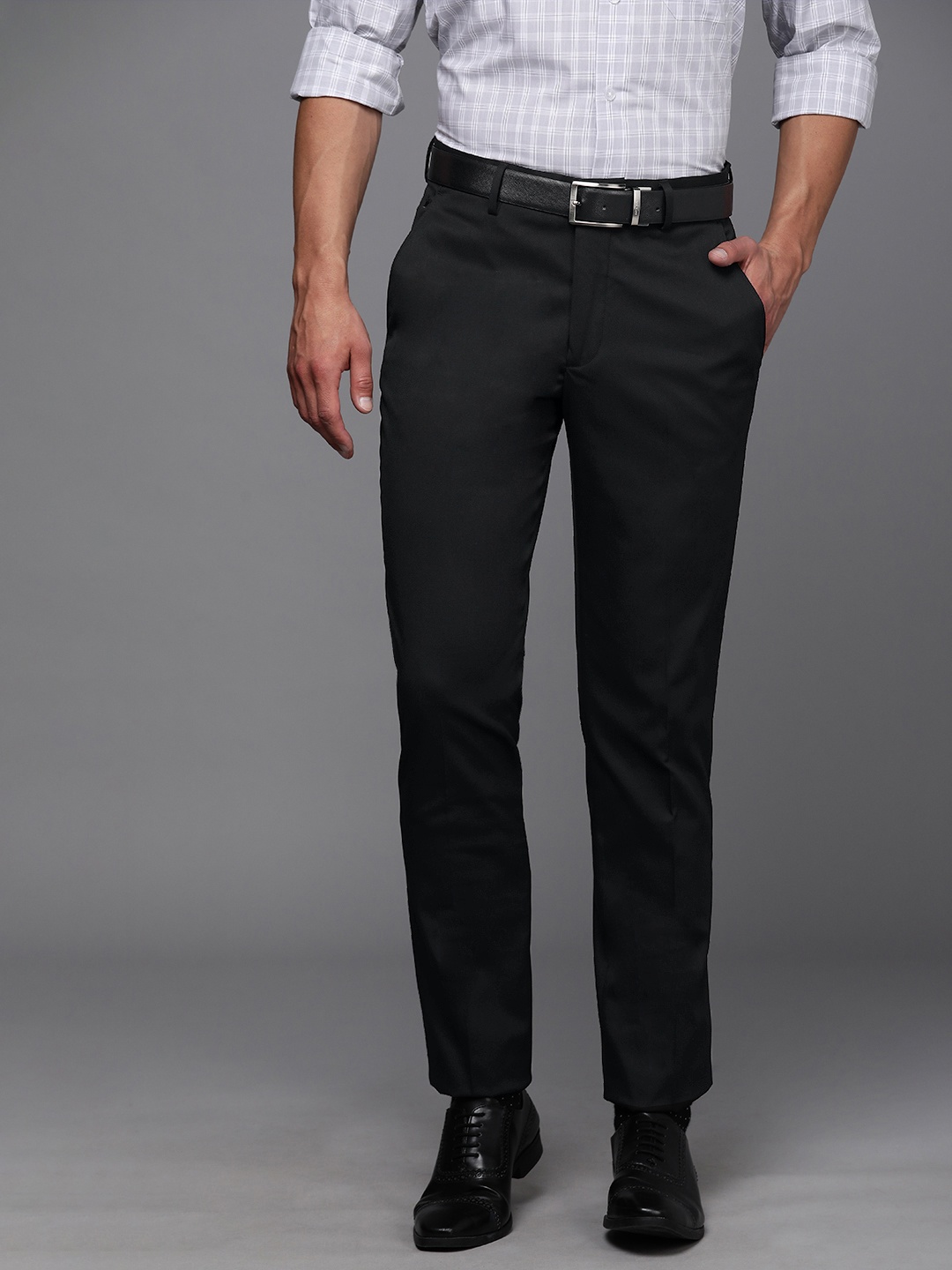 

Louis Philippe Men Black Solid Slim Fit Formal Trousers