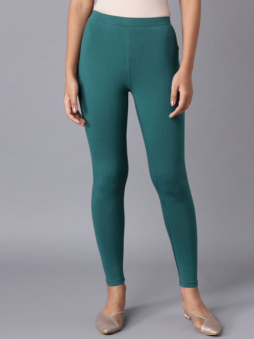 

W Women Green Solid Skinny Fit Leggings