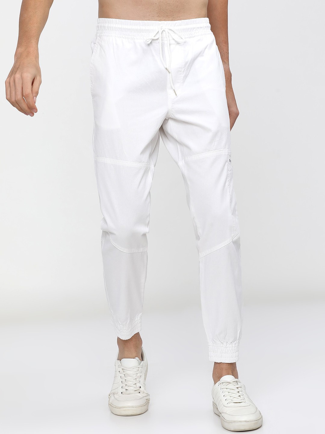 

HIGHLANDER Men White Joggers Trousers