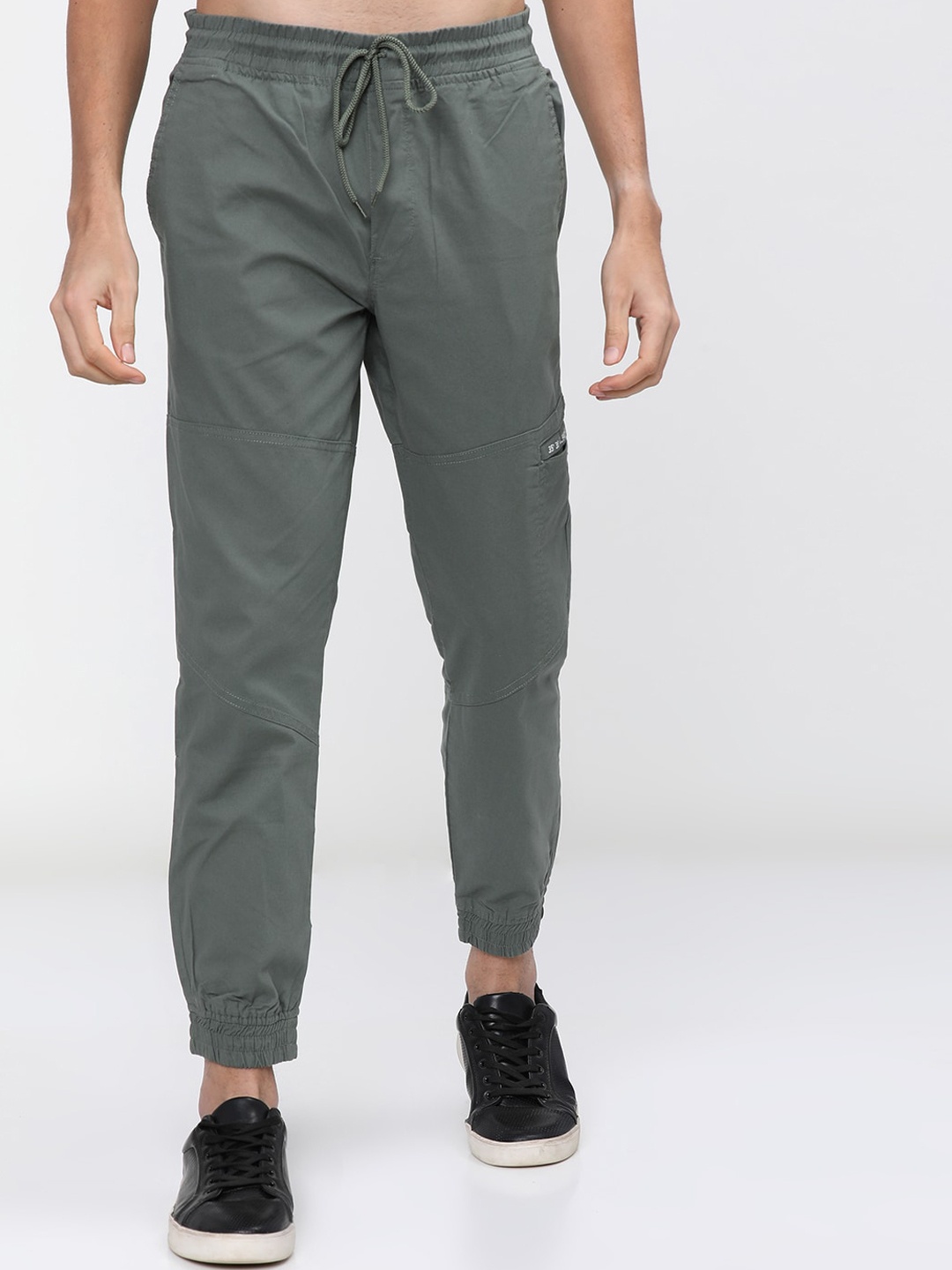 

HIGHLANDER Men Grey Jogger Trousers