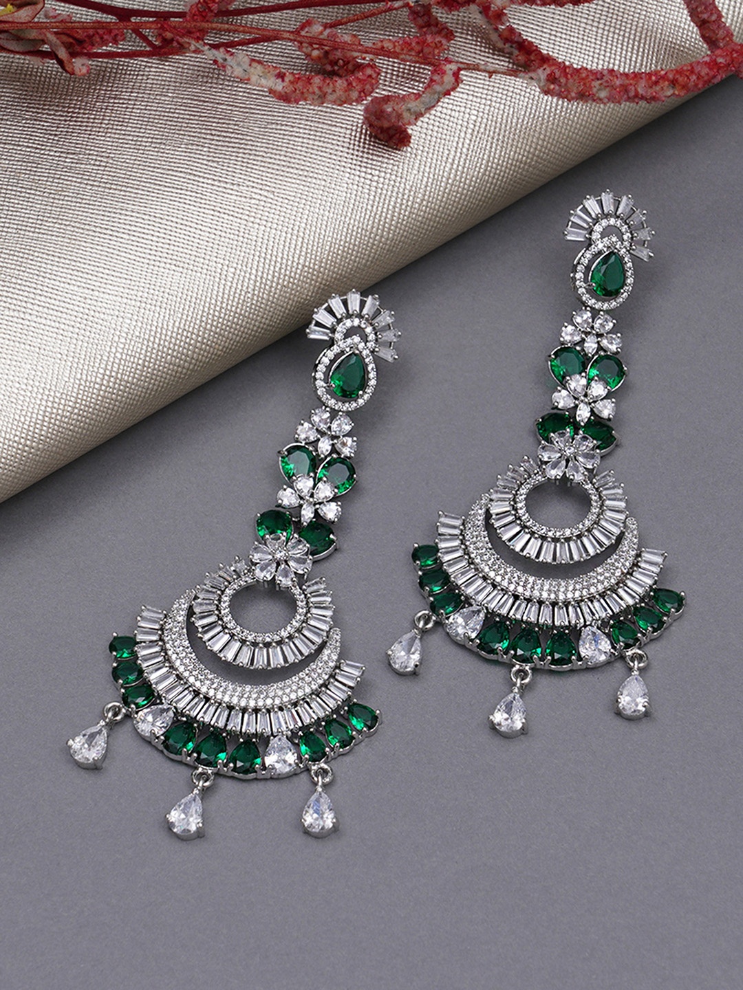 

KARATCART Green Classic Drop Earrings