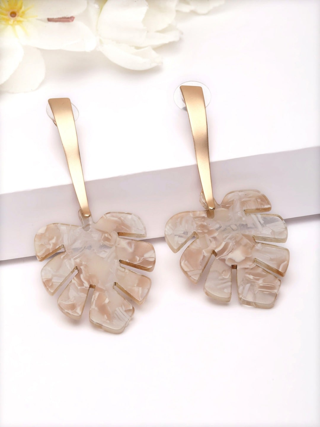 

AVANT-GARDE PARIS Gold-Plated Beige Leaf Shaped Drop Earrings