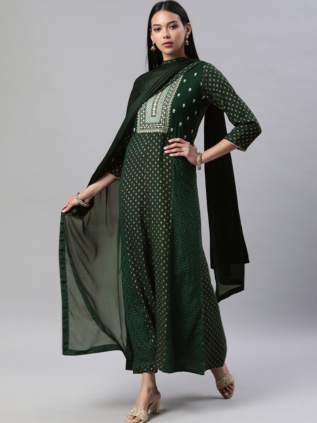 

SheWill Women Green Ethnic Motifs Foil Printed Sequinned Anarkali Kurta with Trousers