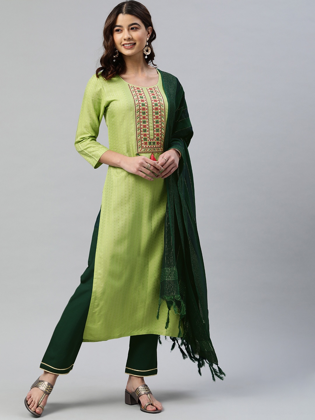 

SheWill Women Green Ethnic Motifs Embroidered Thread Work Dobby Kurta & Trousers