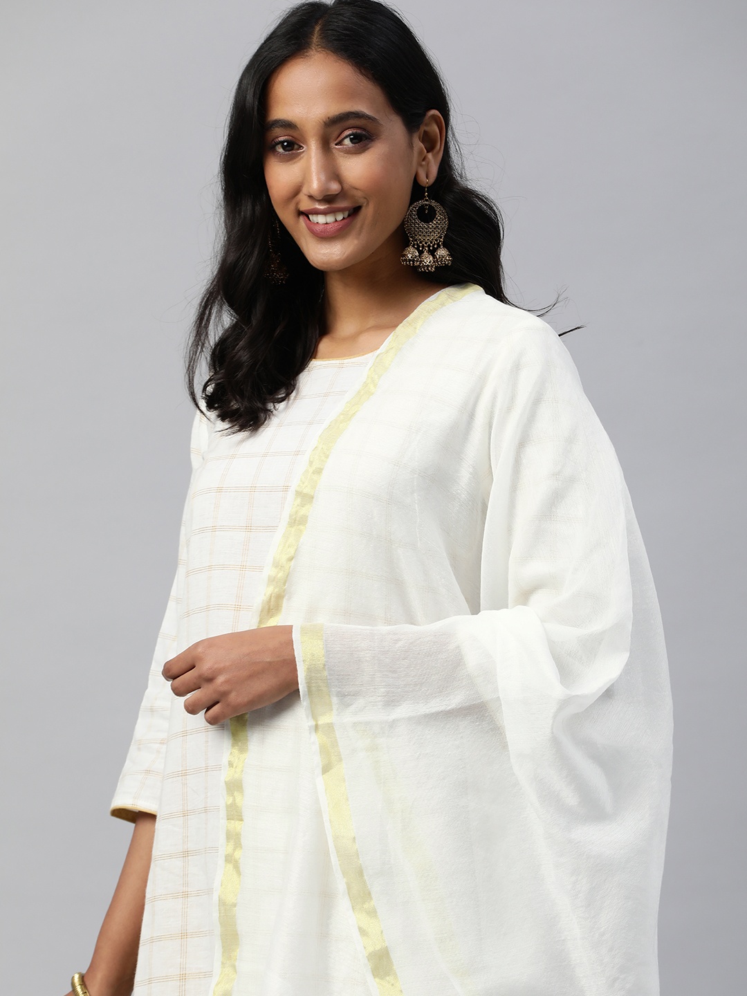 

swatika Women White Solid Silk Blend Bhagalpuri Handloom Dupatta with Zari