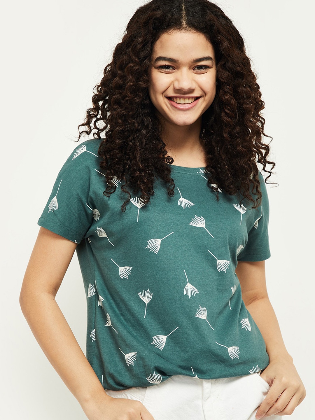 

max Women Green Printed Extended Sleeves Pockets T-shirt