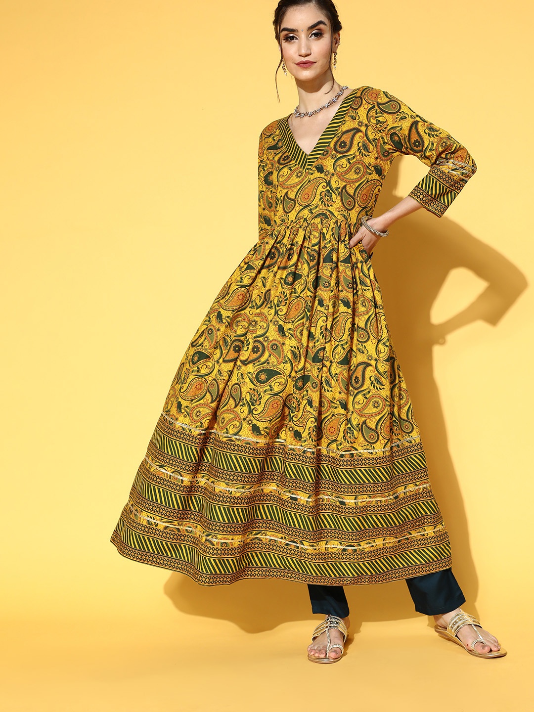 

kipek Women Mustard Yellow Paisley Printed Anarkali Kurta