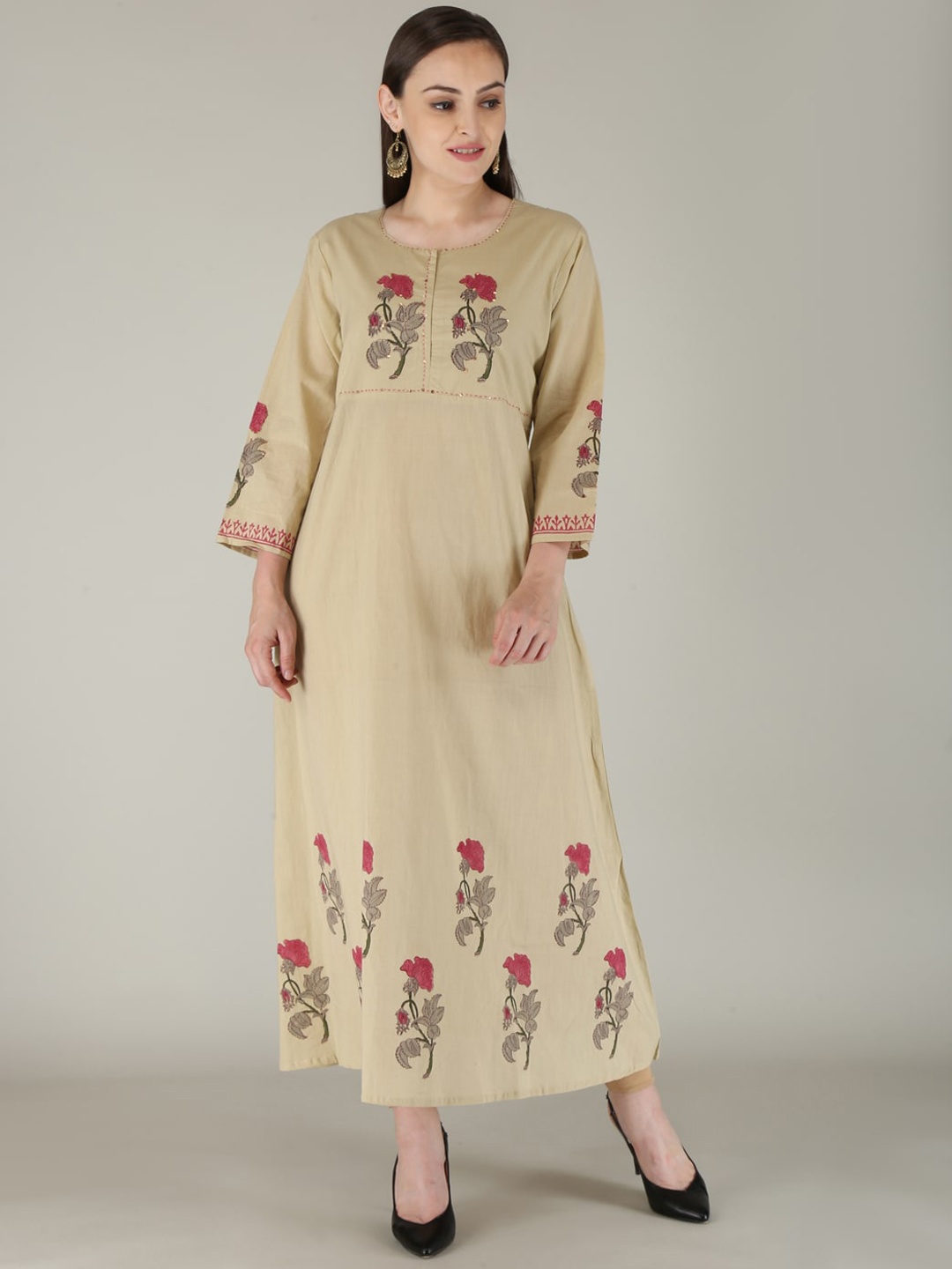 

KALINI Women Beige Floral Printed Floral Kurta