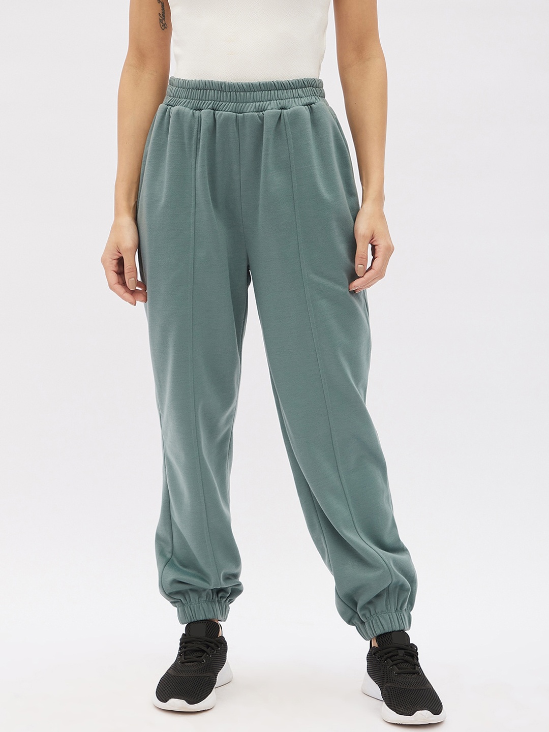 

Harpa Women Green Solid Joggers