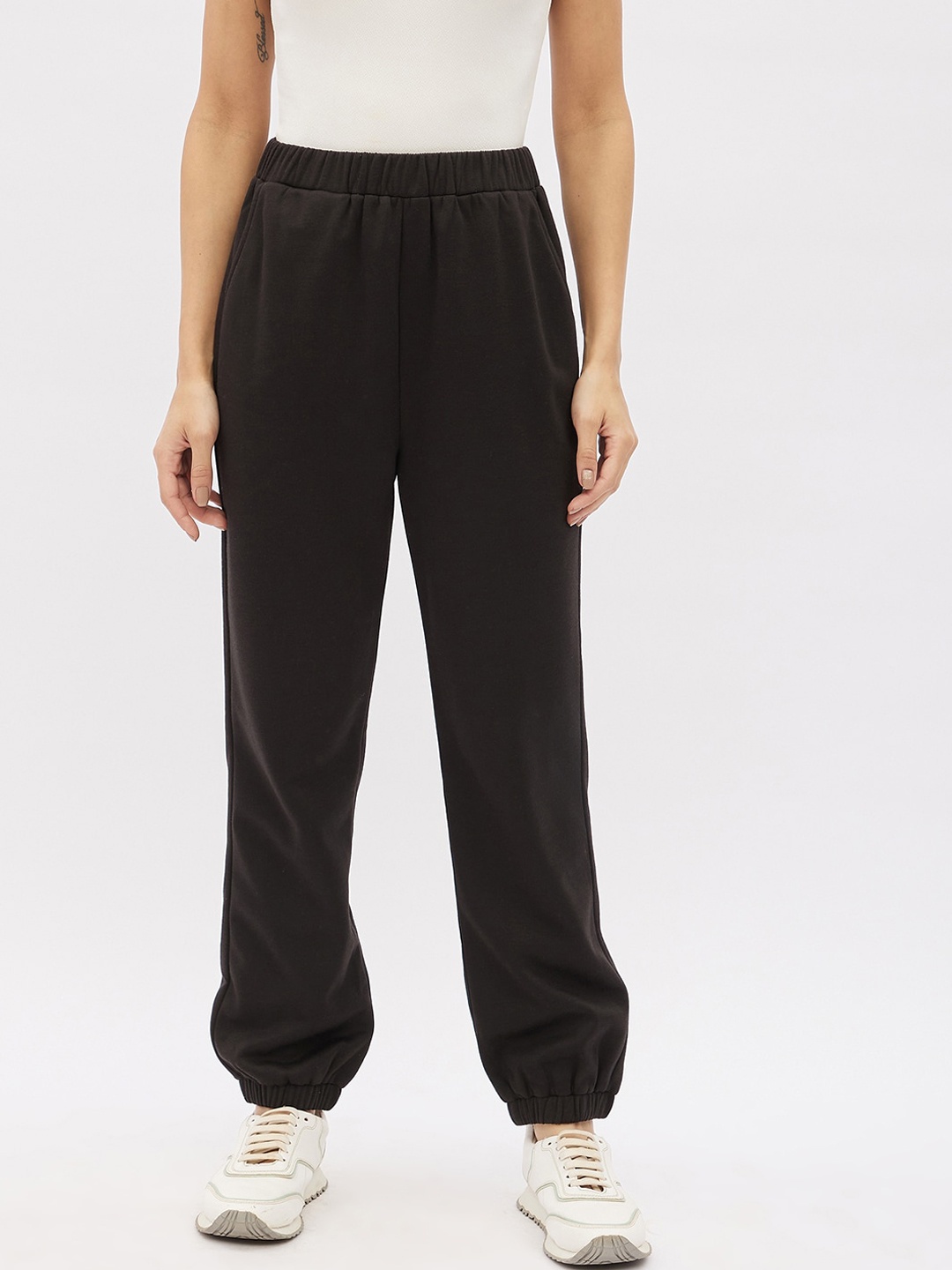 

Harpa Women Black Solid Joggers