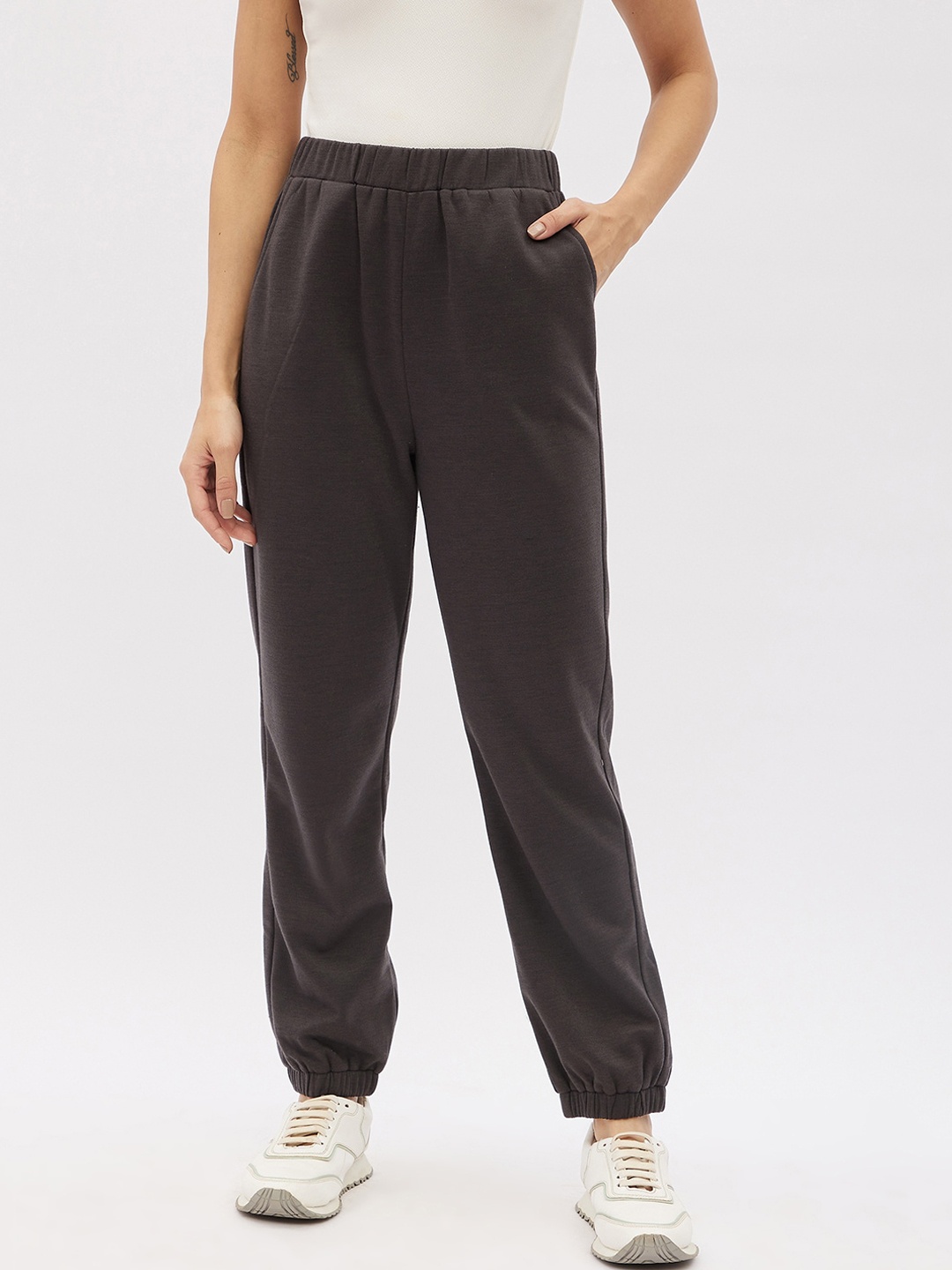 

Harpa Woman Charcoal Grey Solid Joggers