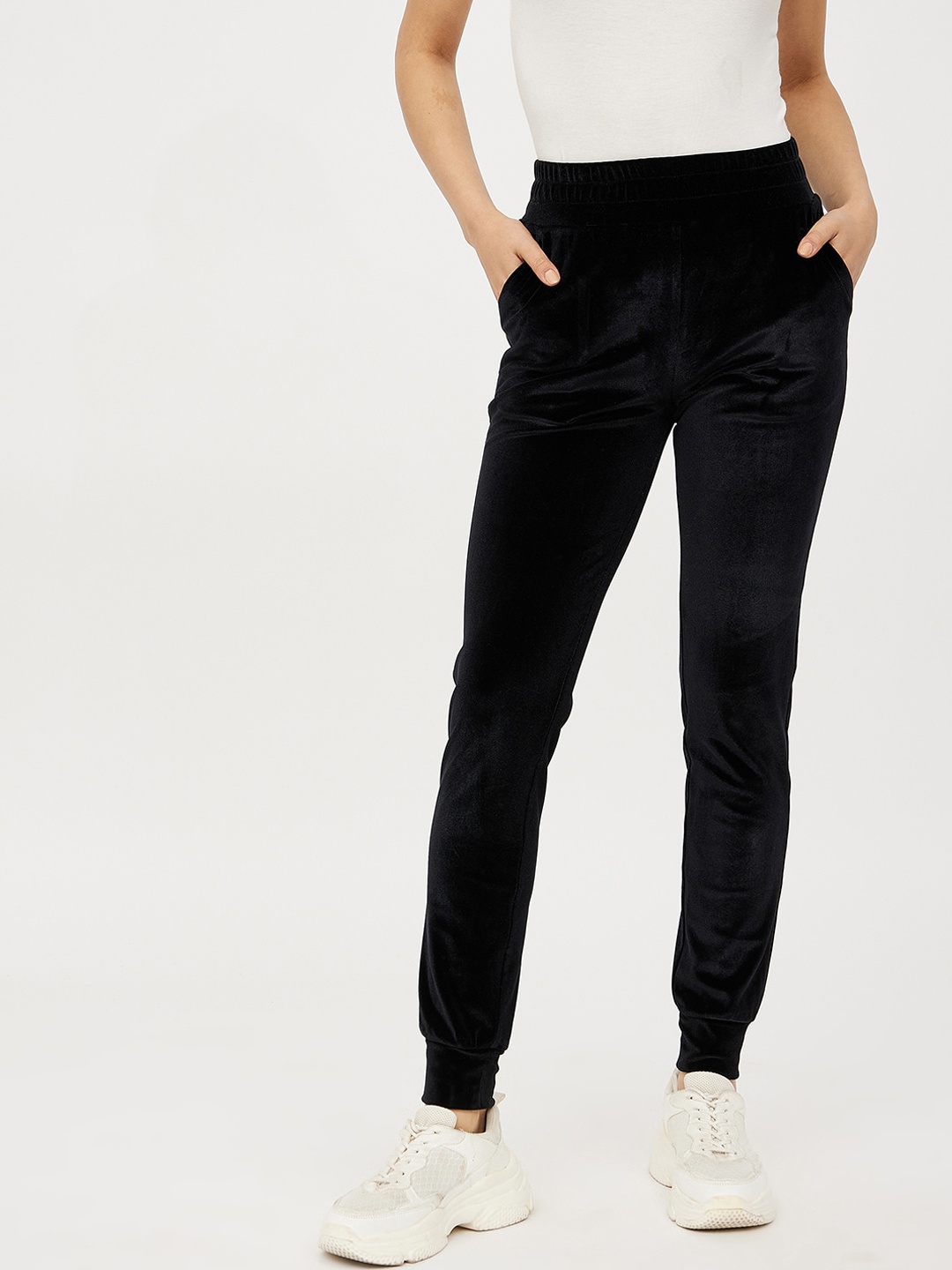 

Harpa Women Black Solid Joggers