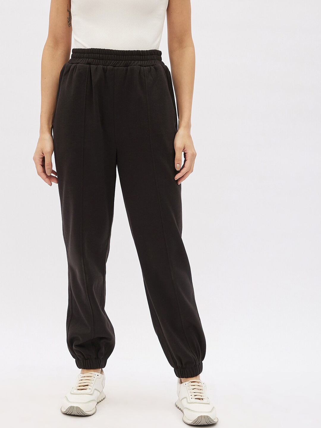 

Harpa Women Black Solid Joggers