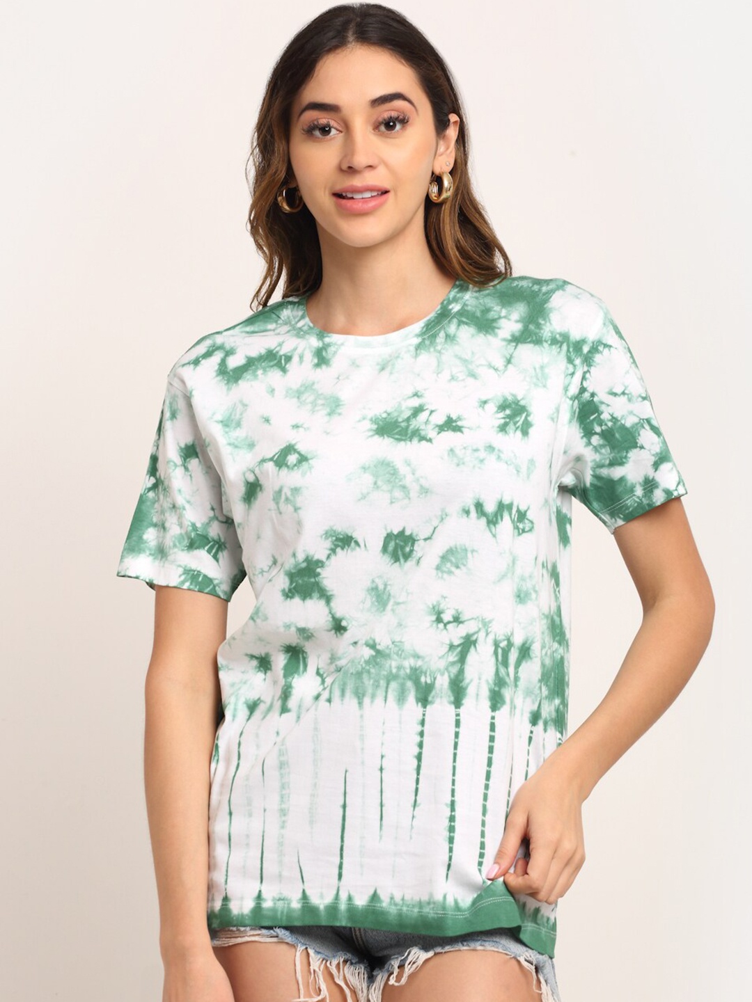 

Ennoble Women Green & White Tie and Dye Dyed Cotton Loose T-shirt