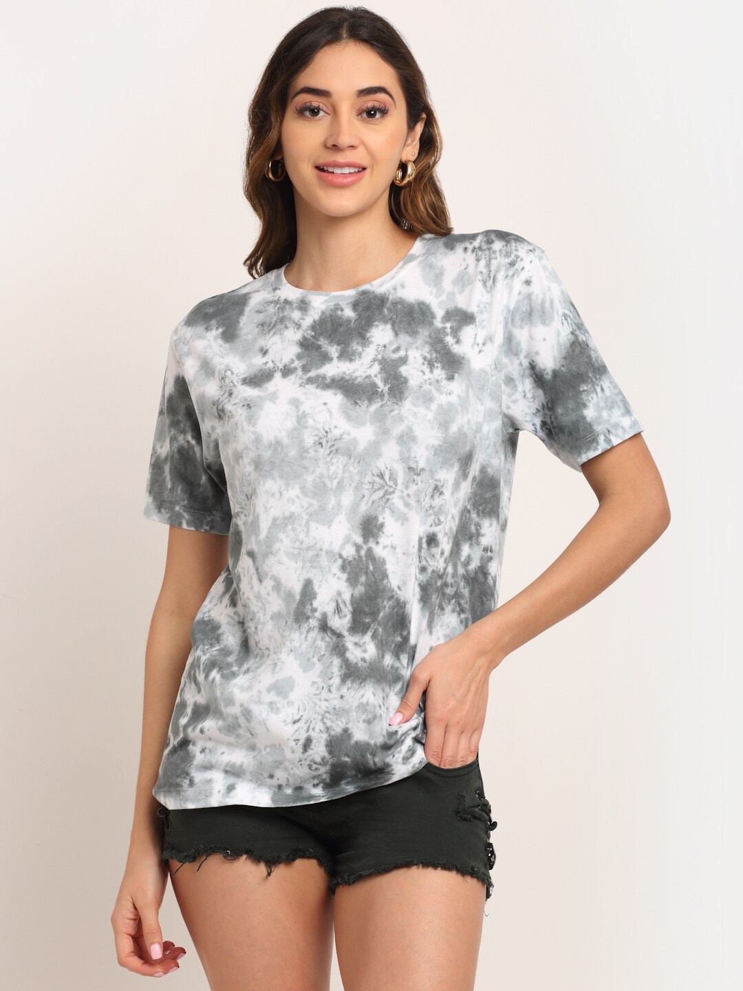 

Ennoble Women Grey & White Dyed Drop-Shoulder Sleeves Raw Edge Loose T-shirt
