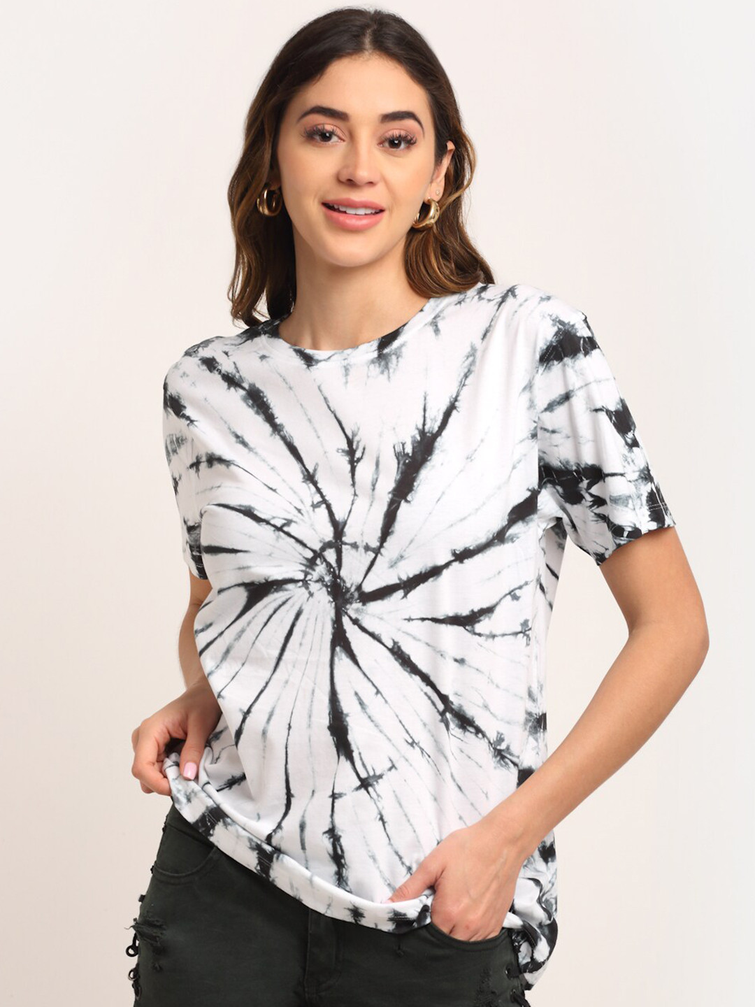 

Ennoble Women Black Tie and Dye Dyed Raw Edge Loose T-shirt