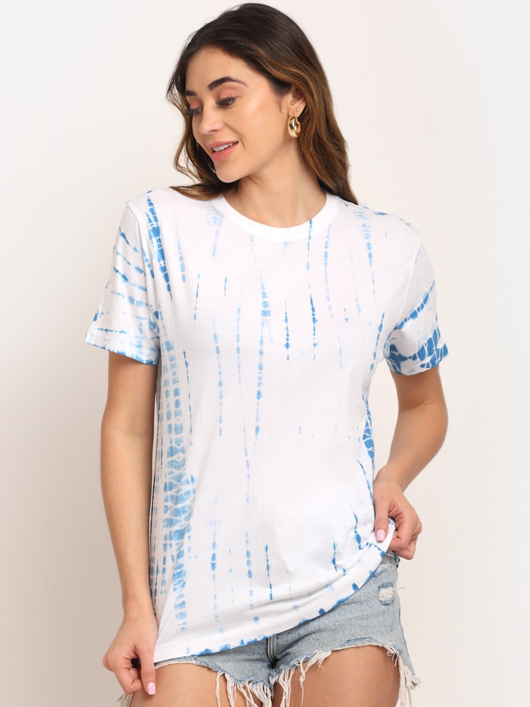 

Ennoble Women White & Blue Tie and Dye Loose Pure Cotton T-shirt