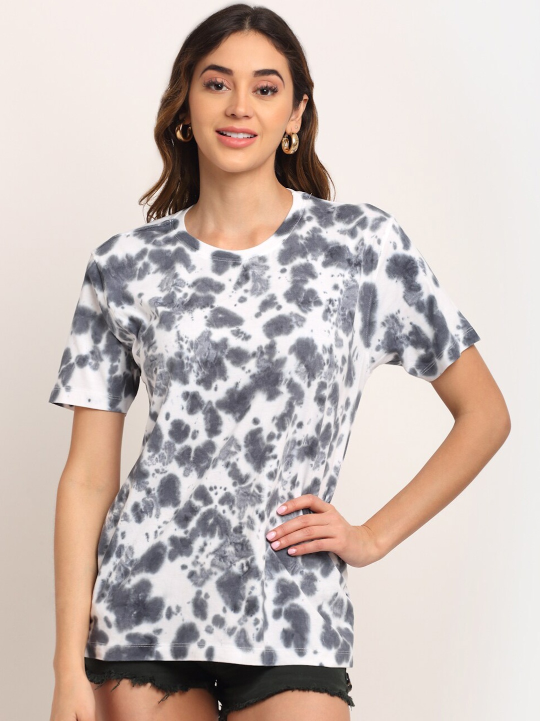 

Ennoble Women Grey & White Tie and Dye Dyed Loose T-shirt