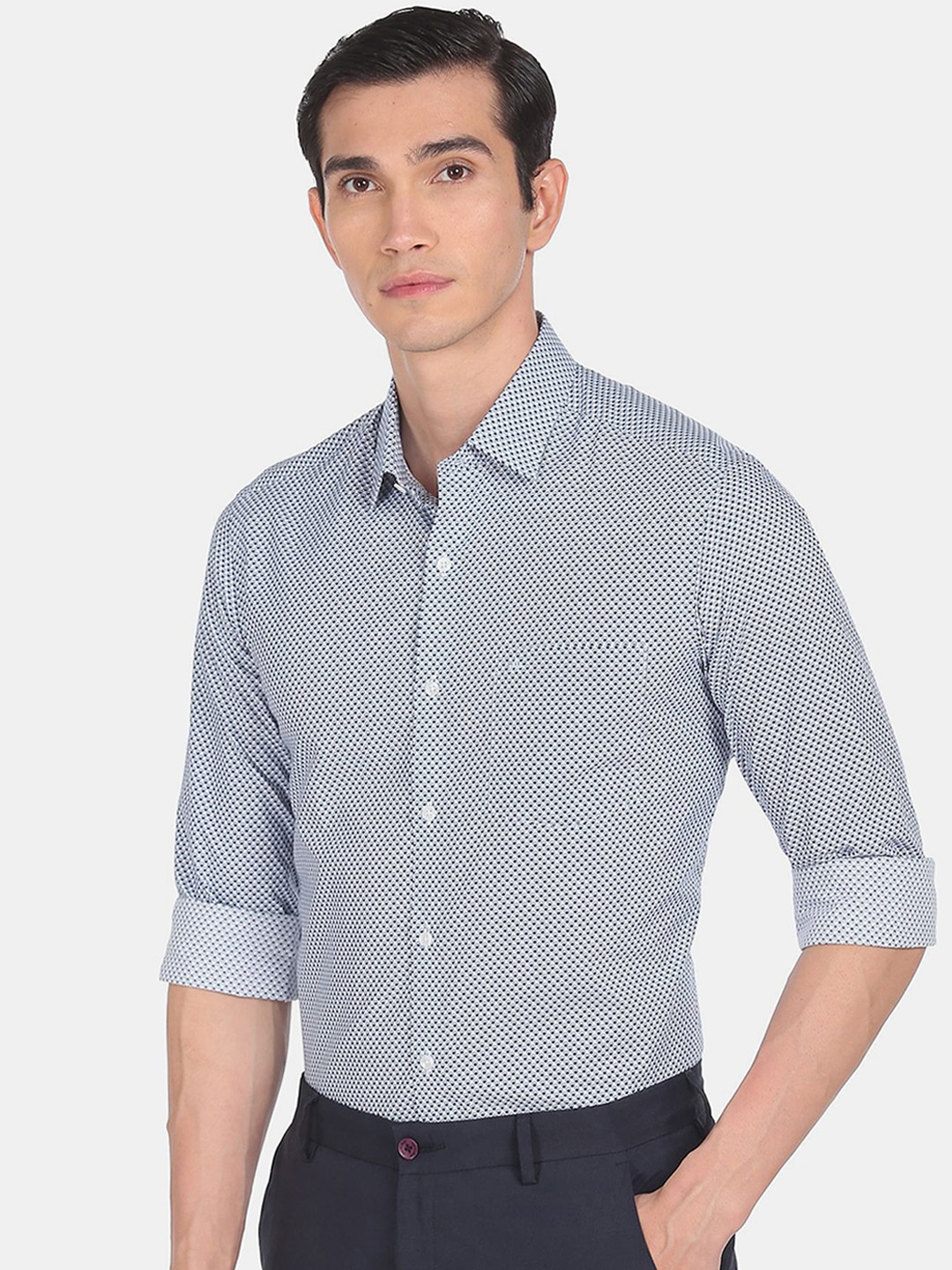 

Arrow Sport Men White & Blue Slim Fit Printed Casual Shirt