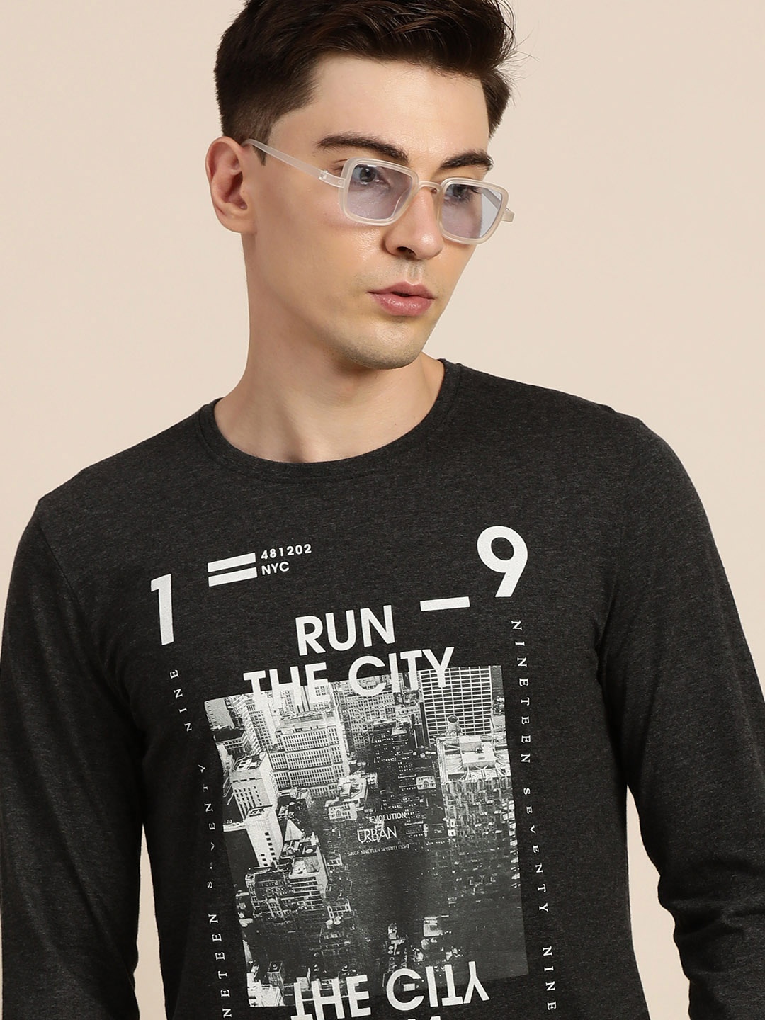 

Difference of Opinion Men Charcoal Grey Pure Cotton Printed T-shirt