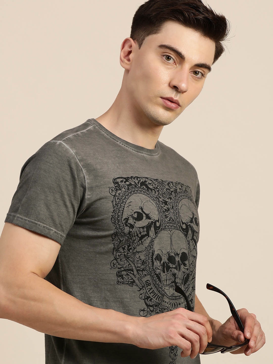 

Difference of Opinion Men Grey Pure Cotton Printed T-shirt