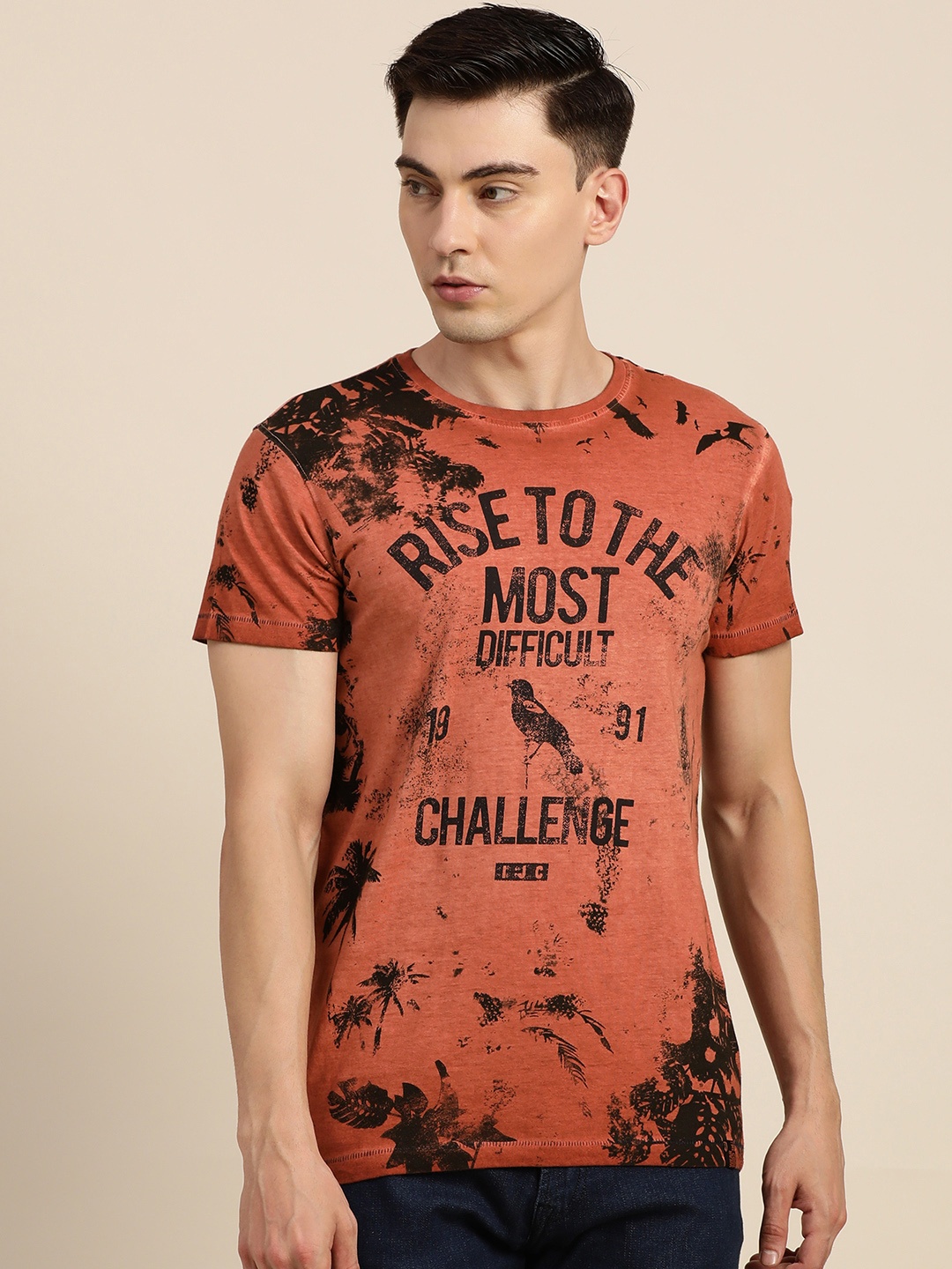 

Difference of Opinion Men Coral Red Pure Cotton Printed T-shirt