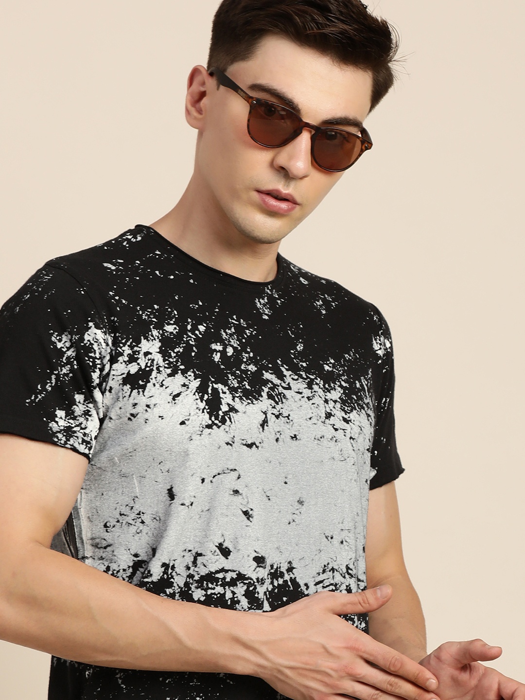 

Difference of Opinion Men Black & Grey Pure Cotton Dyed T-shirt