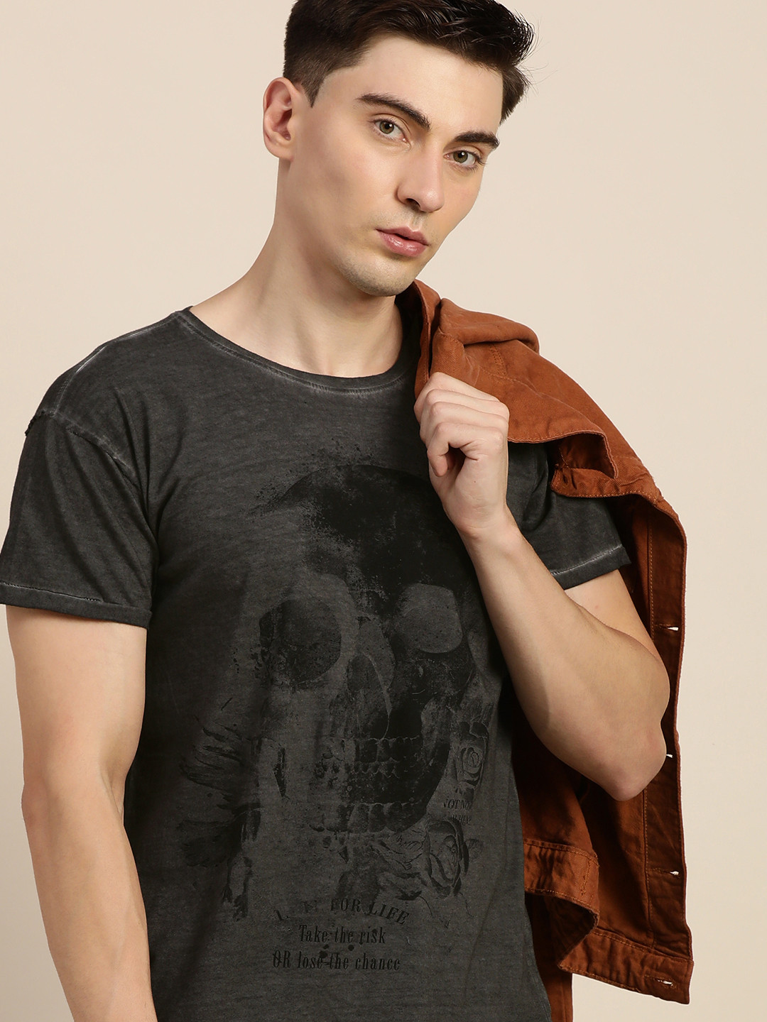 

Difference of Opinion Men Charcoal Grey & Black Pure Cotton Printed Drop-Shoulder T-shirt
