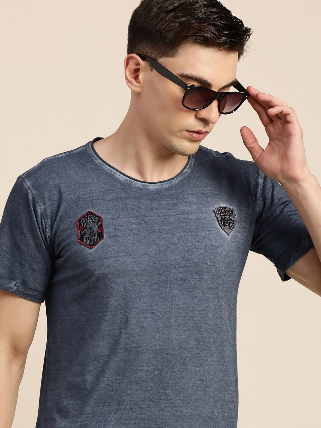 

Difference of Opinion Men Navy Blue Pure Cotton Solid T-shirt with Applique Detail