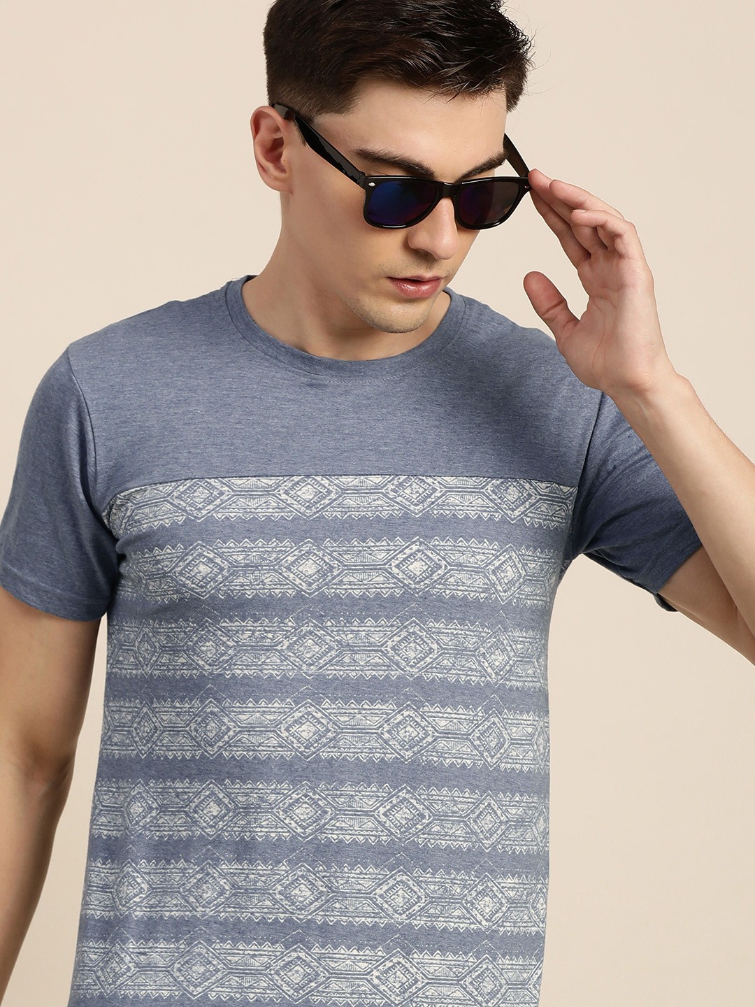 

Difference of Opinion Men Blue Pure Cotton Striped T-shirt