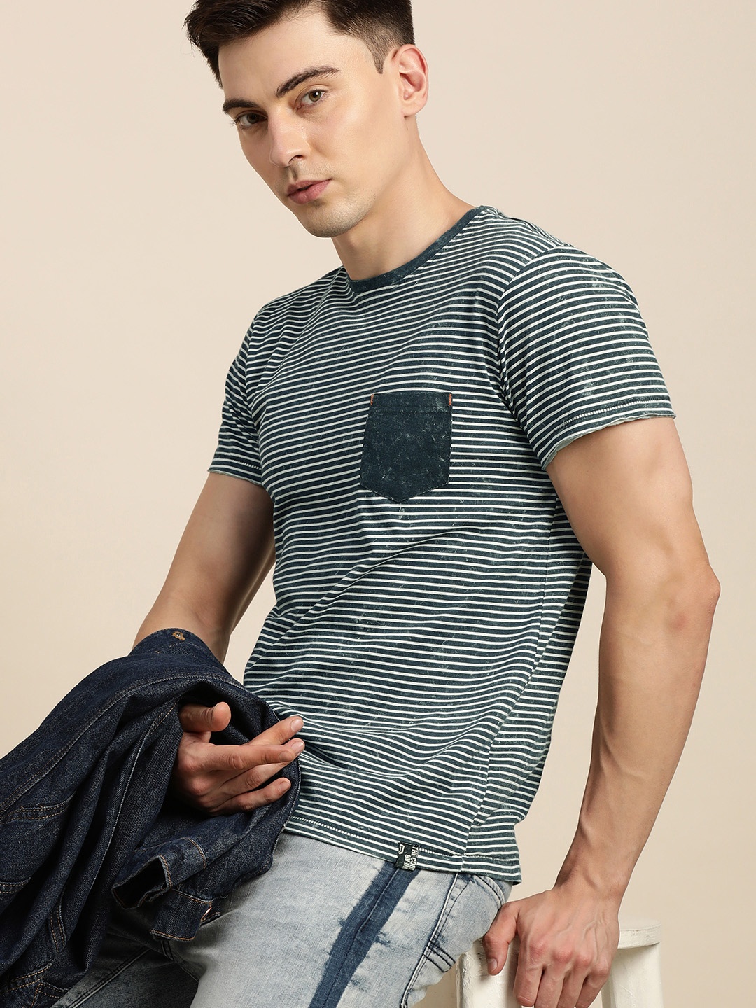 

Difference of Opinion Men Blue & White Pure Cotton Striped T-shirt