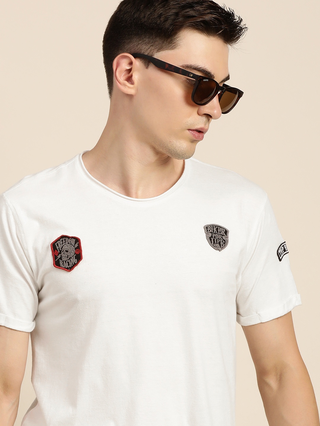 

Difference of Opinion Men White Pure Cotton Solid T-shirt with Applique Detail