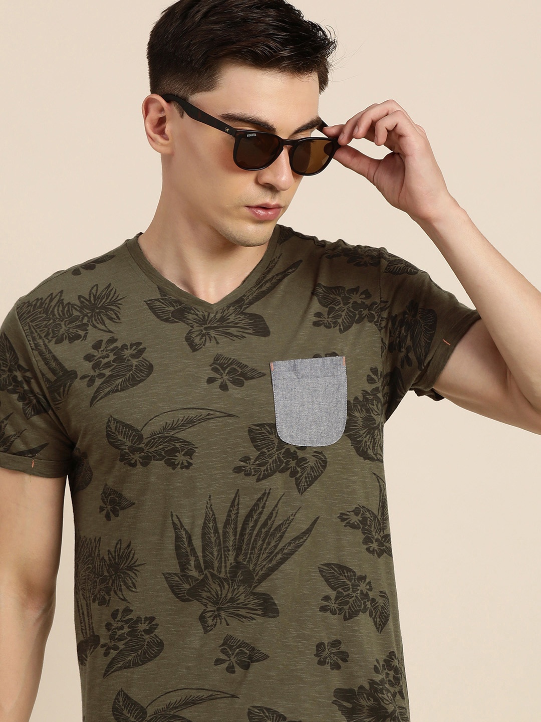 

Difference of Opinion Men Olive Green Pure Cotton Floral Print T-shirt