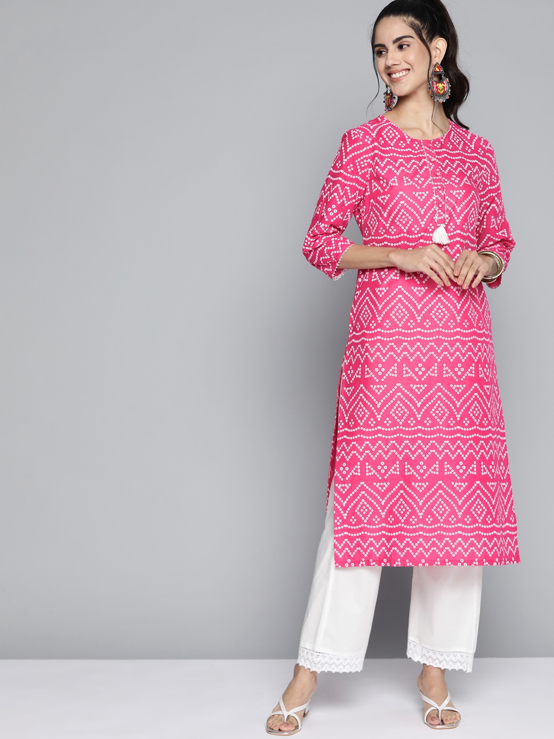 

HERE&NOW Women Pink & White Bandhani Printed Gotta Patti Kurta