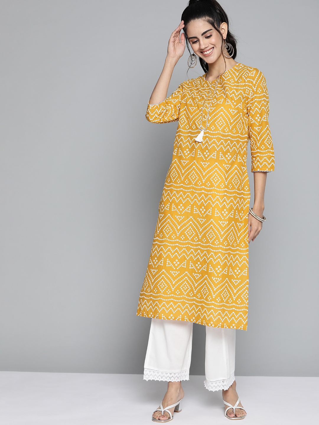 

HERE&NOW Women Mustard Yellow & White Bandhani Printed Gotta Patti Kurta