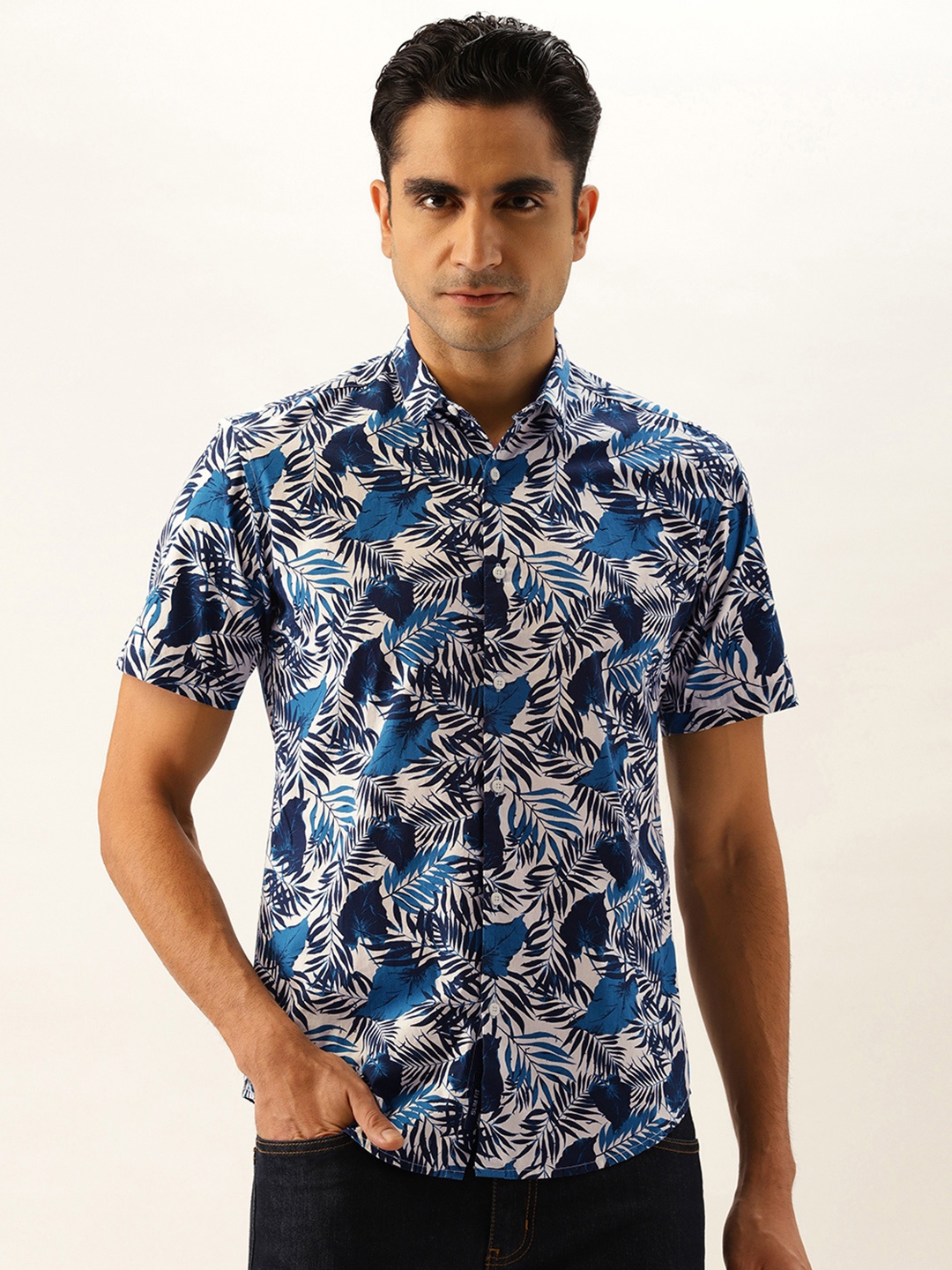 

Bene Kleed Men White & Blue Slim Fit Floral Printed Pure Cotton Casual Shirt