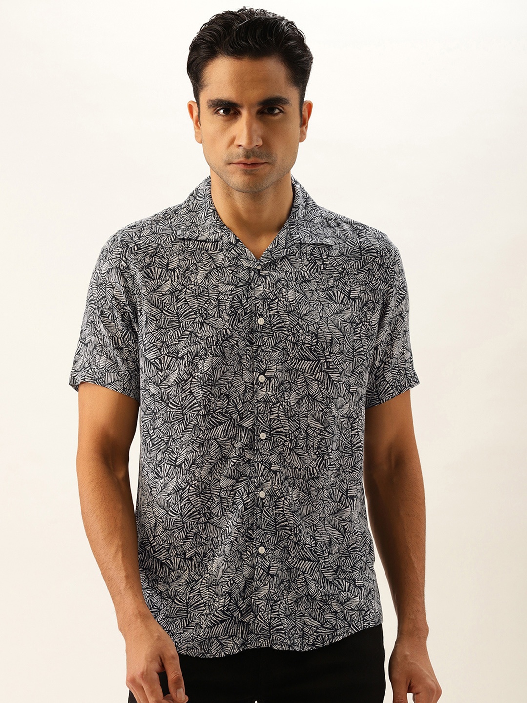 

Bene Kleed Men Navy Blue & White Slim Fit Floral Printed Casual Shirt