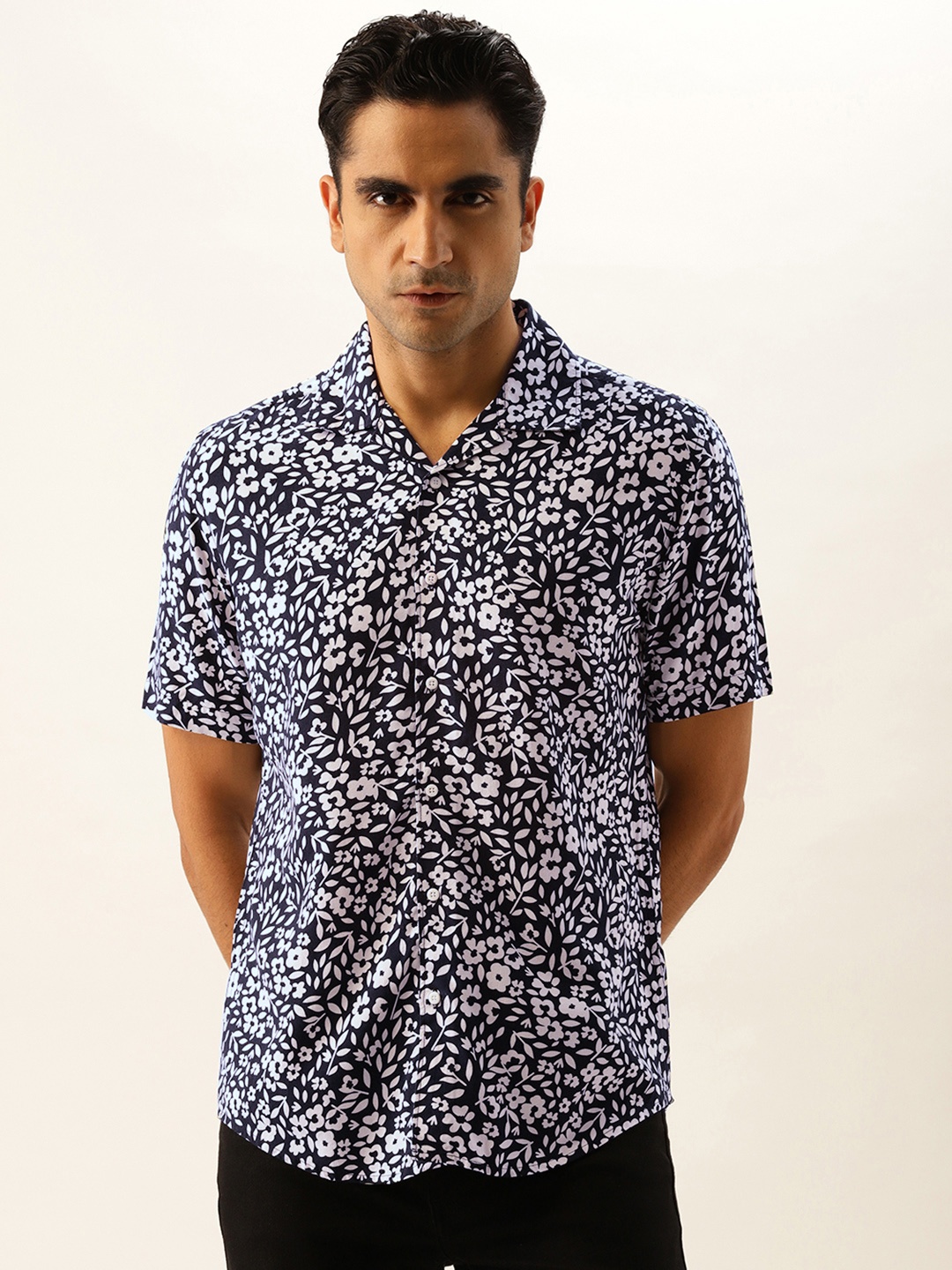 

Bene Kleed Men Navy Blue & White Slim Fit Floral Printed Casual Shirt