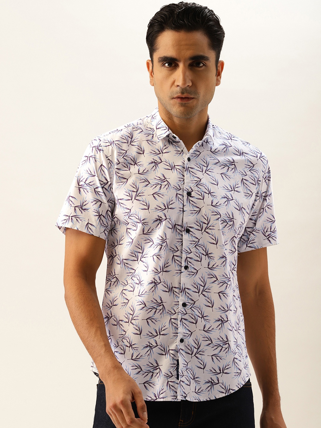 

Bene Kleed Men White & Blue Slim Fit Floral Printed Pure Cotton Casual Shirt