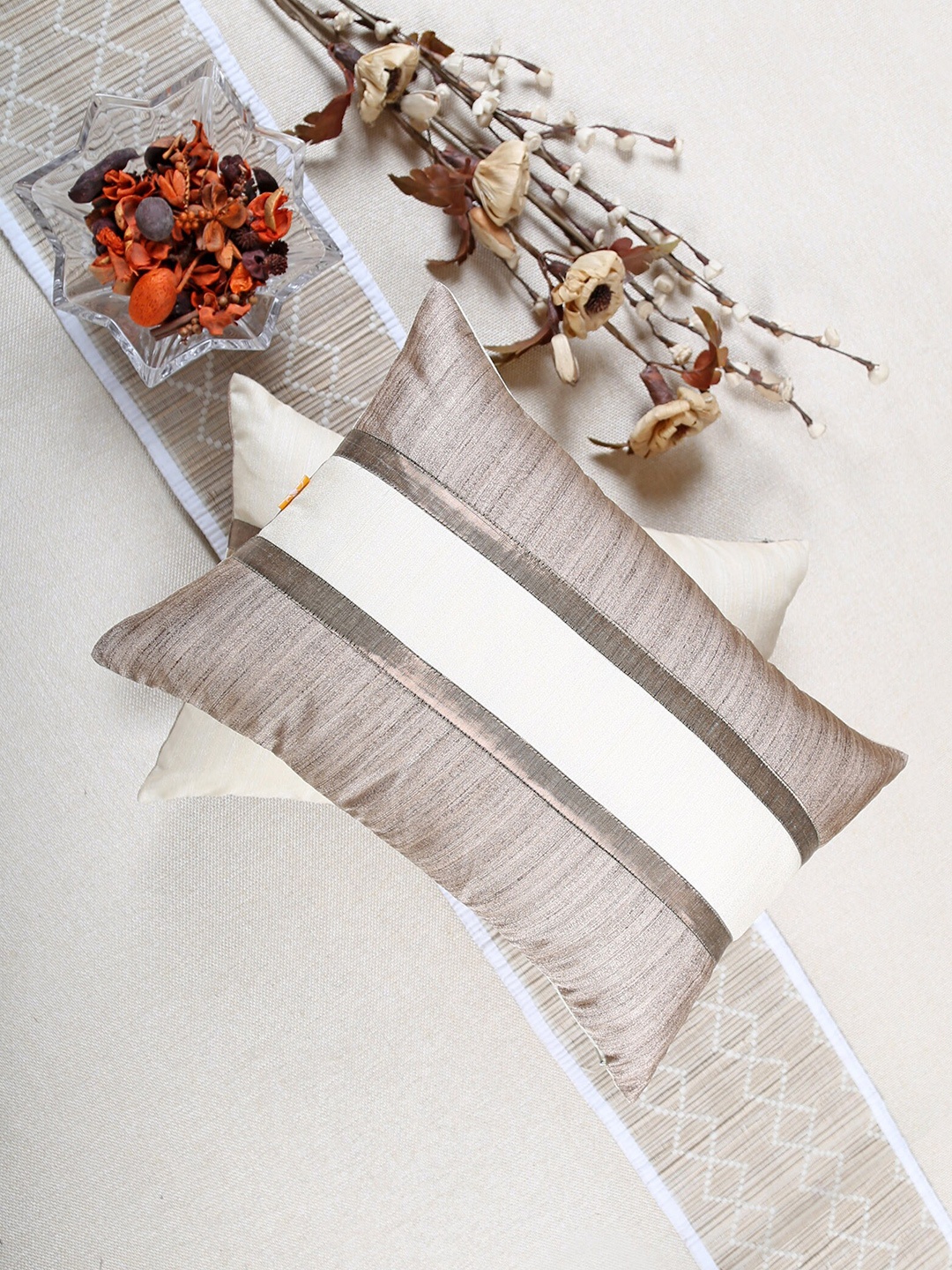 

ANS Set of 2 Grey & White Rectangle Cushion Covers