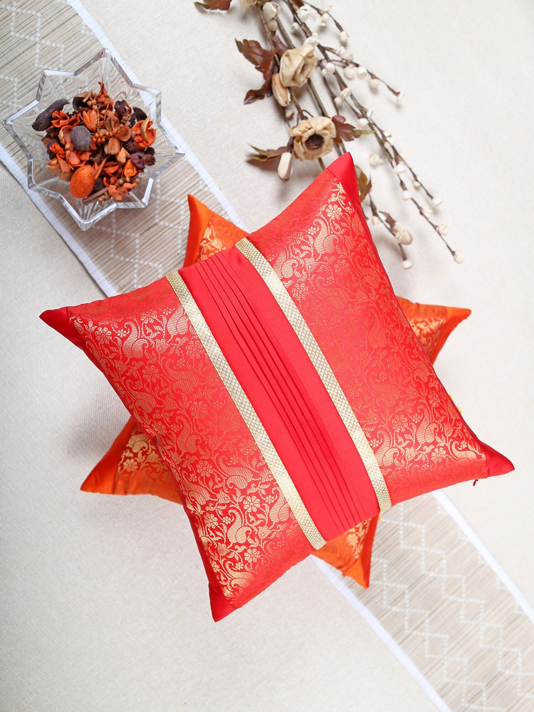 

ANS Set Of 2 Red & Gold-Toned Woven Design Brocade Square Cushion Cover